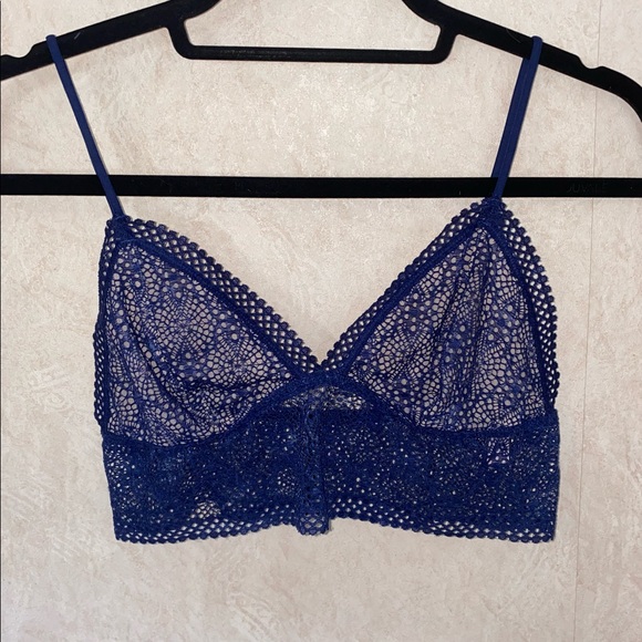Victoria Secret Navy and Cream Lace Bralette - Picture 4 of 4